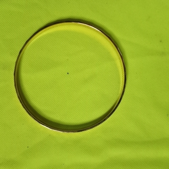 Goldtone diamond cut textured Bangle bracelet large size - Picture 4 of 4